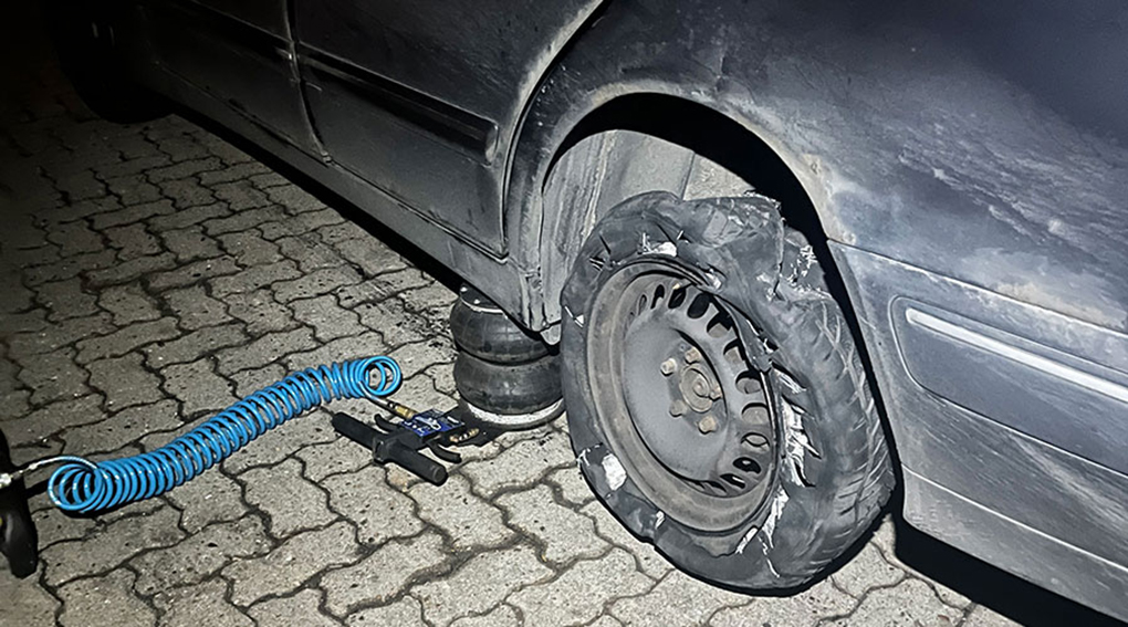 Schnelle Hilfe bei einer Reifenpanne in Schwäbisch Hall. Sanovi Reifennotdienst - 24h Notruf +49 (0) 176 862 897 26